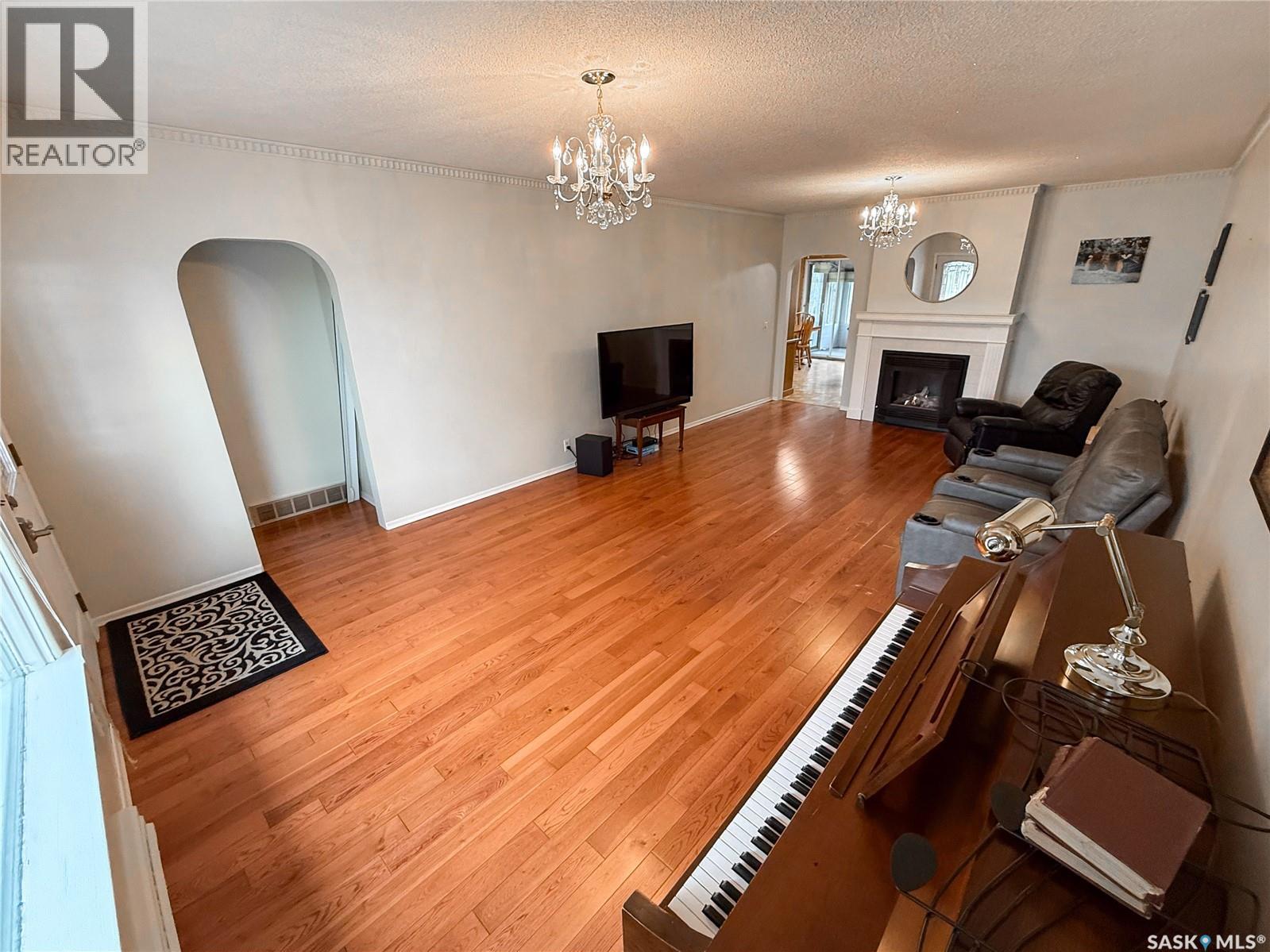 220 1st STREET W - 3