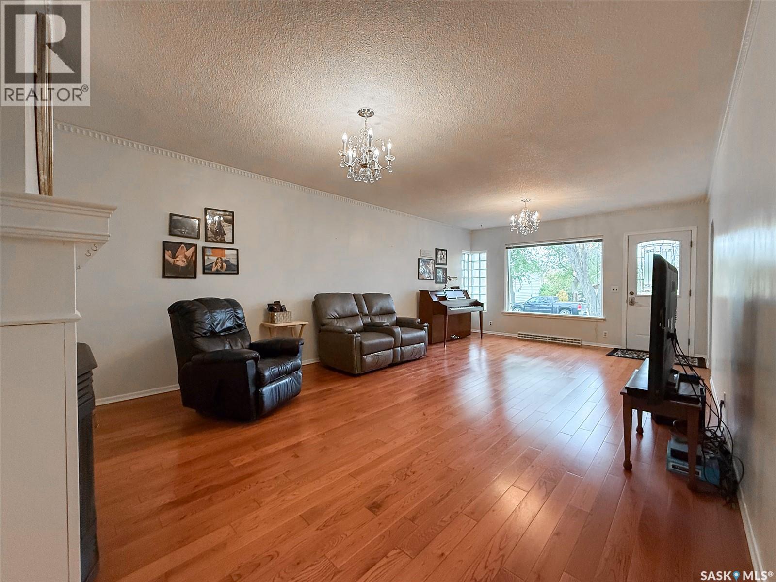 220 1st STREET W - 4