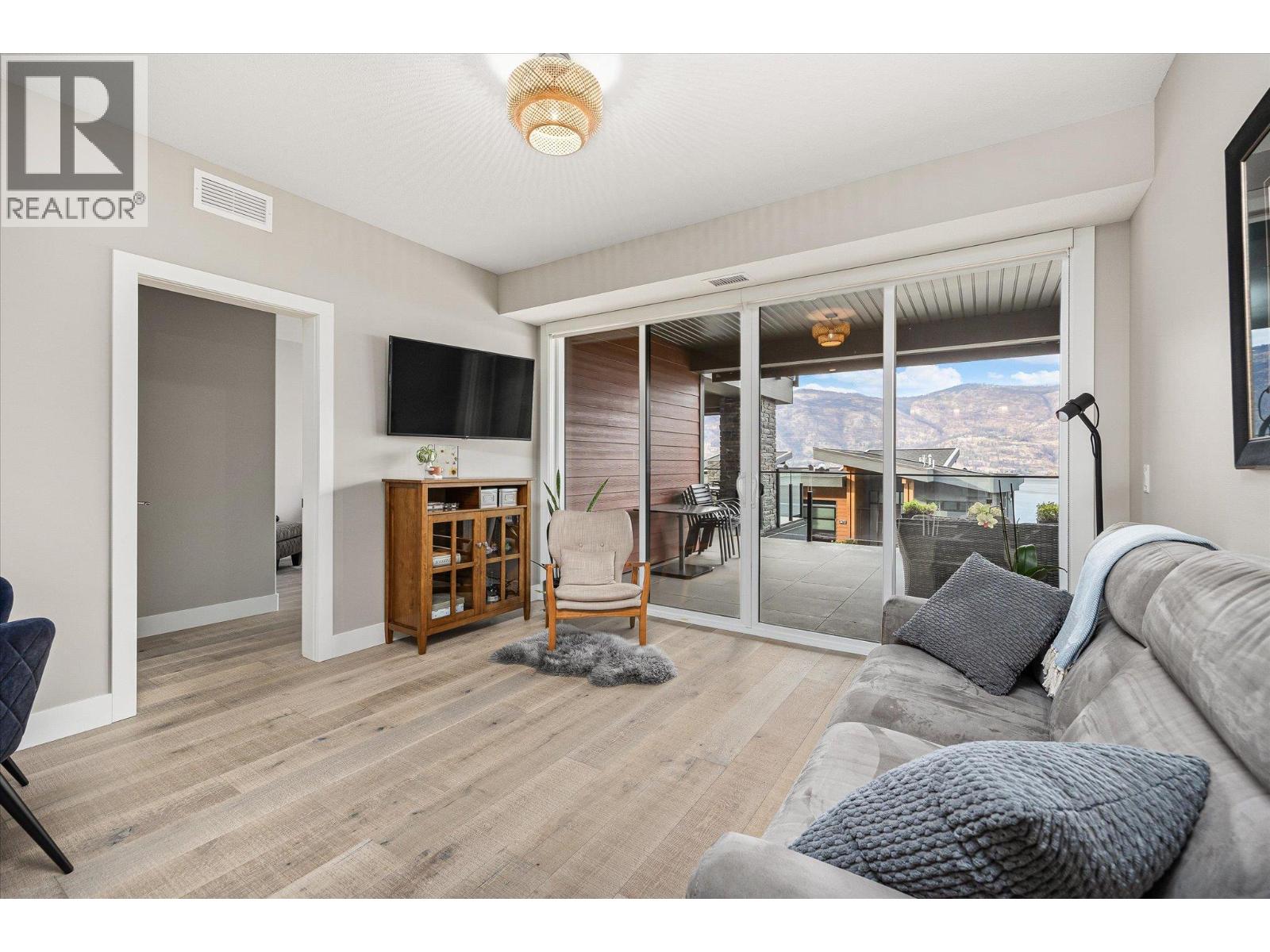 109 3475 Granite Close, Kelowna