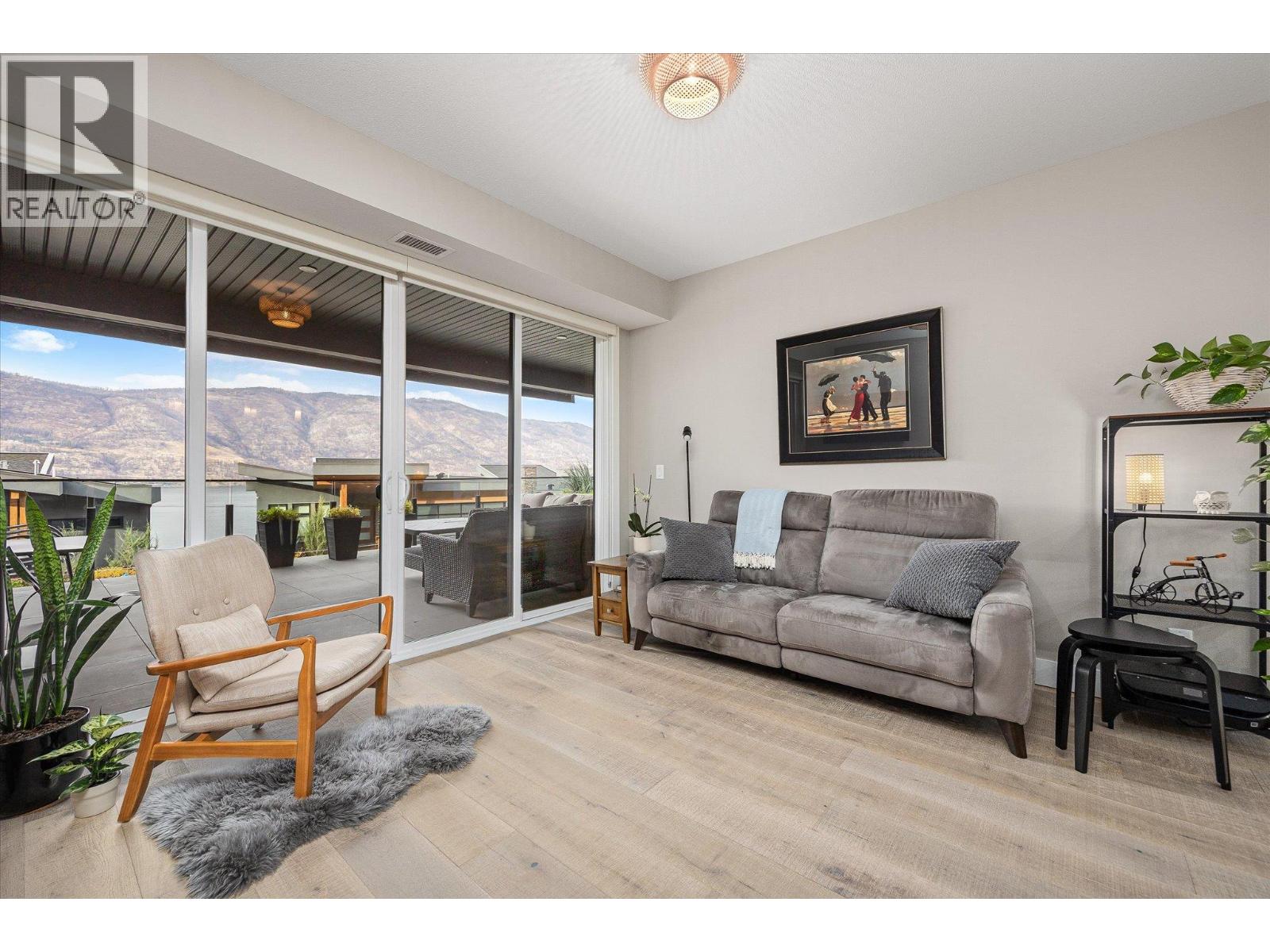 109 3475 Granite Close, Kelowna