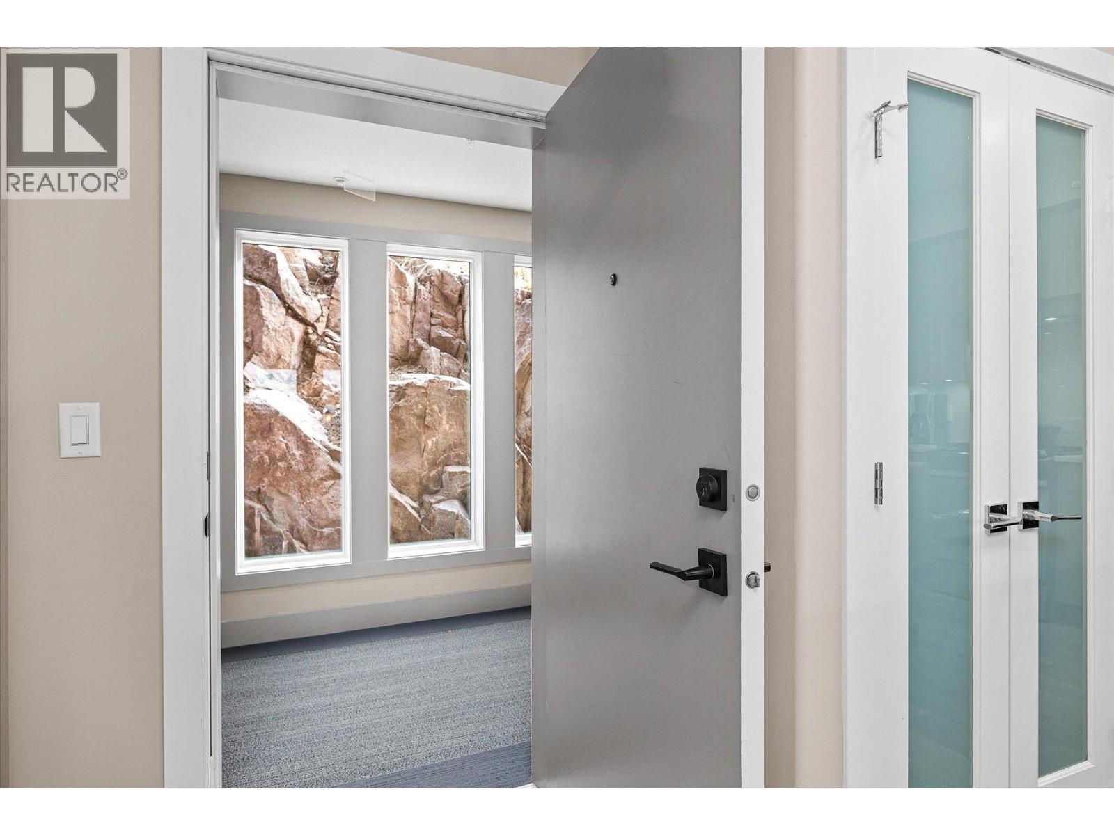 109 3475 Granite Close, Kelowna