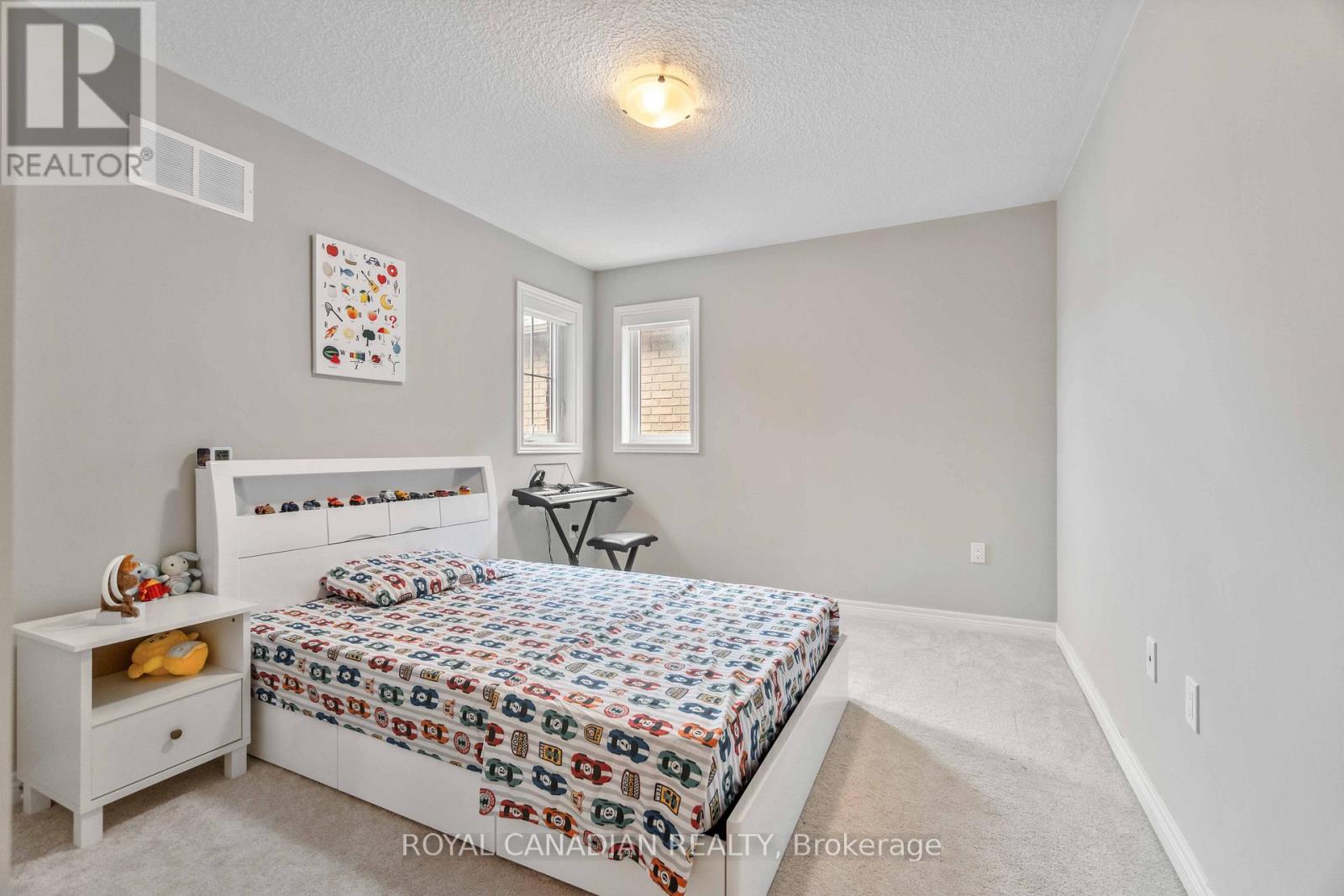 92 BETHUNE AVENUE - 35