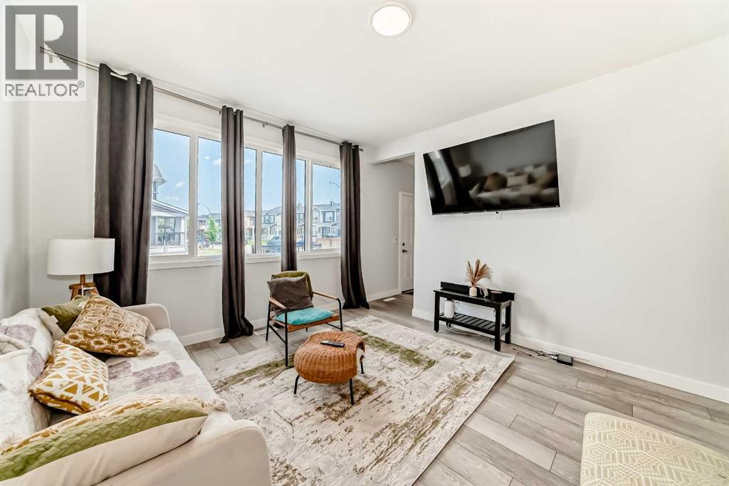 Single Family House for Sale in  Evanscrest Park NW Evanston Calgary 