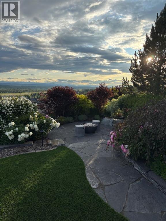 Single Family House for Sale in  Springbluff Heights SW Springbank Hill Calgary 