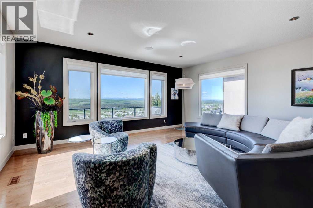 Single Family House for Sale in  Springbluff Heights SW Springbank Hill Calgary 