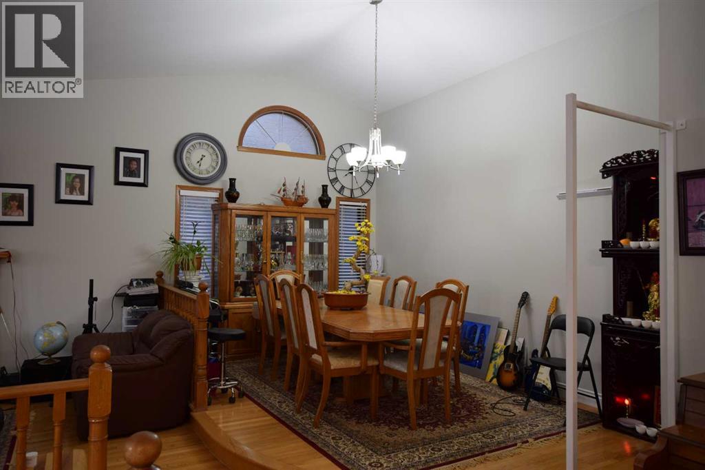 Single Family House Bi-level for Sale in  Douglas Woods Close SE Douglasdale/Glen Calgary 