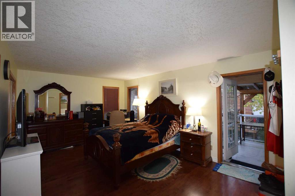 Single Family House Bi-level for Sale in  Douglas Woods Close SE Douglasdale/Glen Calgary 