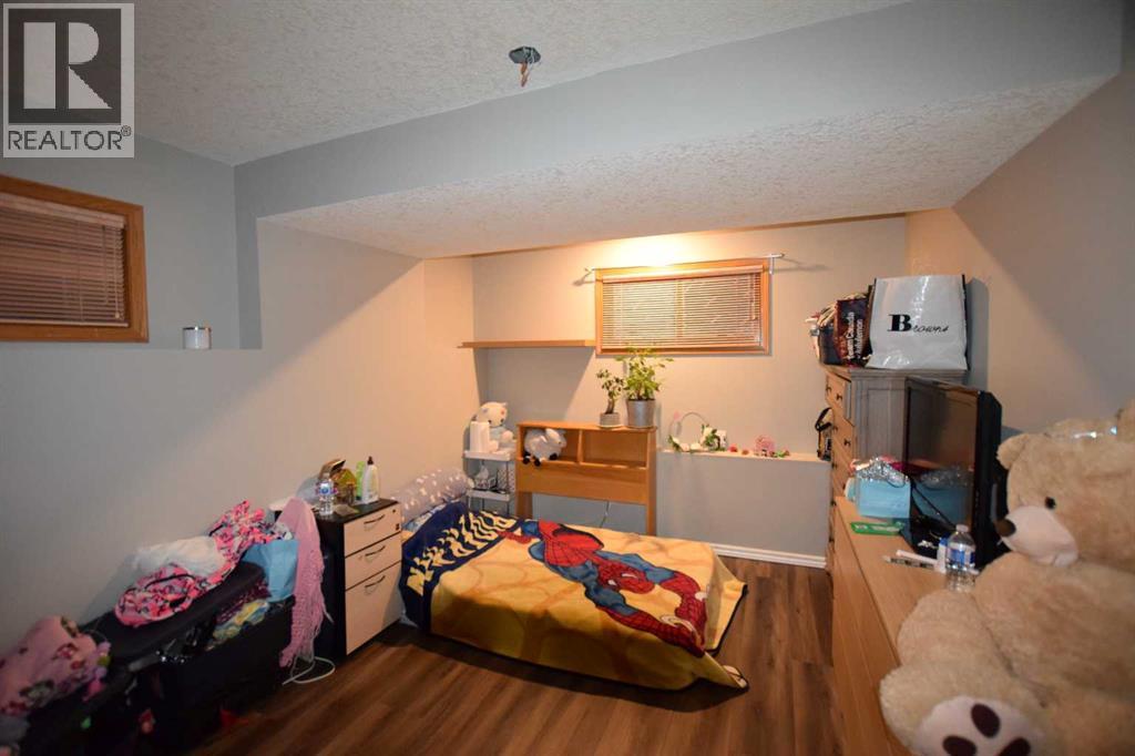 Single Family House Bi-level for Sale in  Douglas Woods Close SE Douglasdale/Glen Calgary 