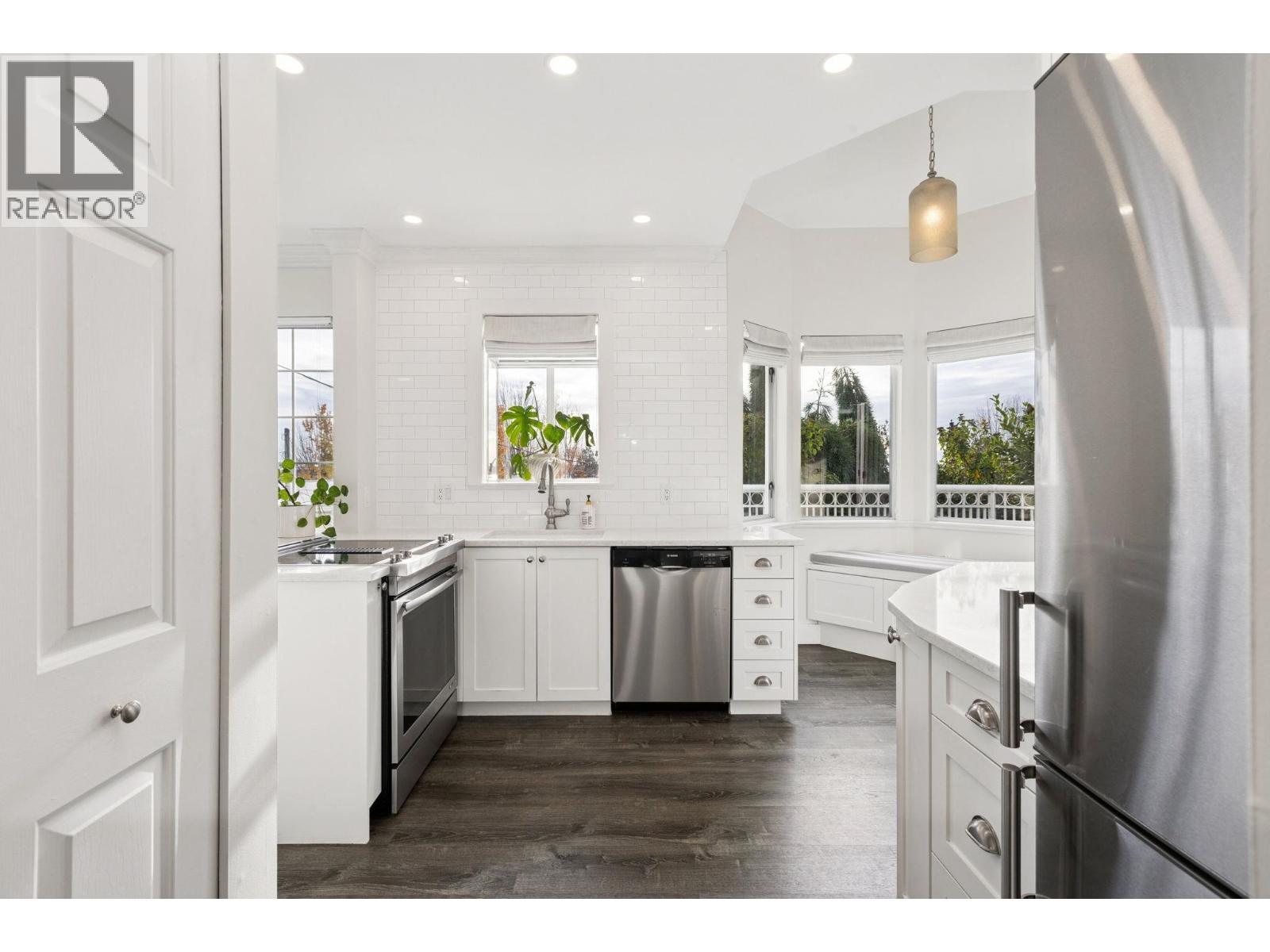 101 2440 HAYWOOD AVENUE, West Vancouver