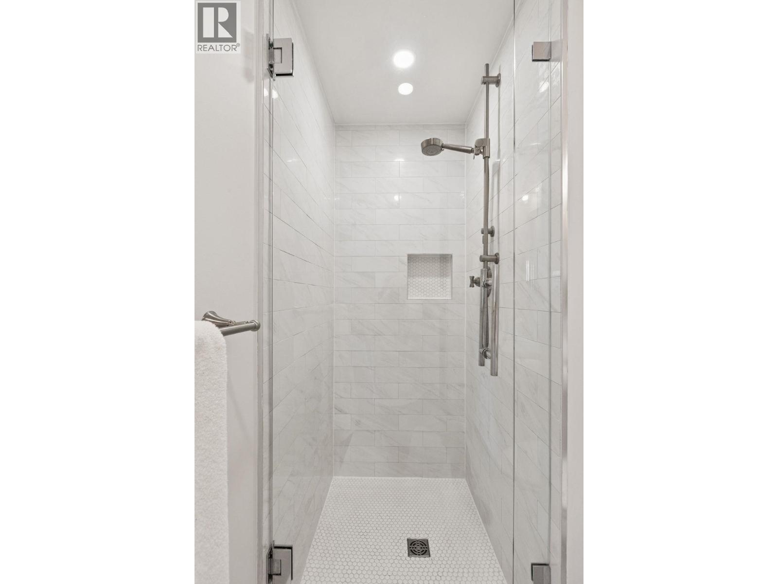 101 2440 HAYWOOD AVENUE, West Vancouver