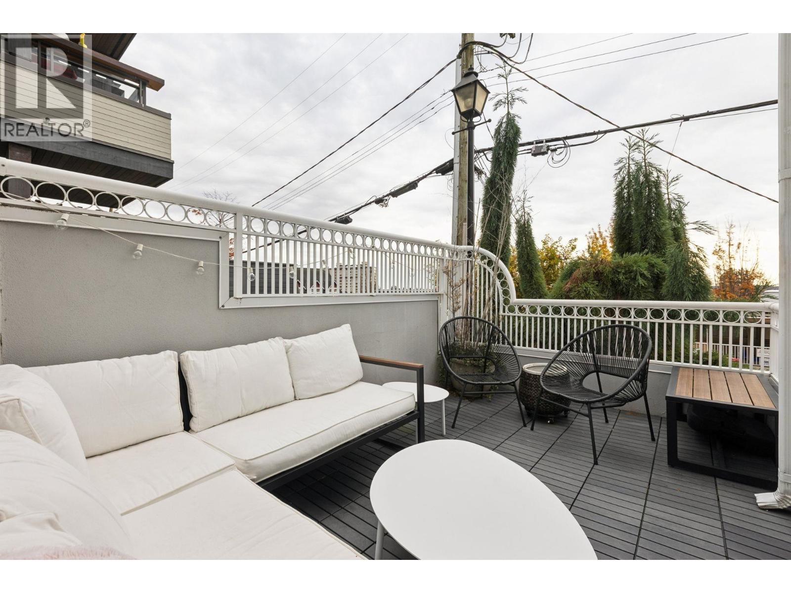 101 2440 HAYWOOD AVENUE, West Vancouver