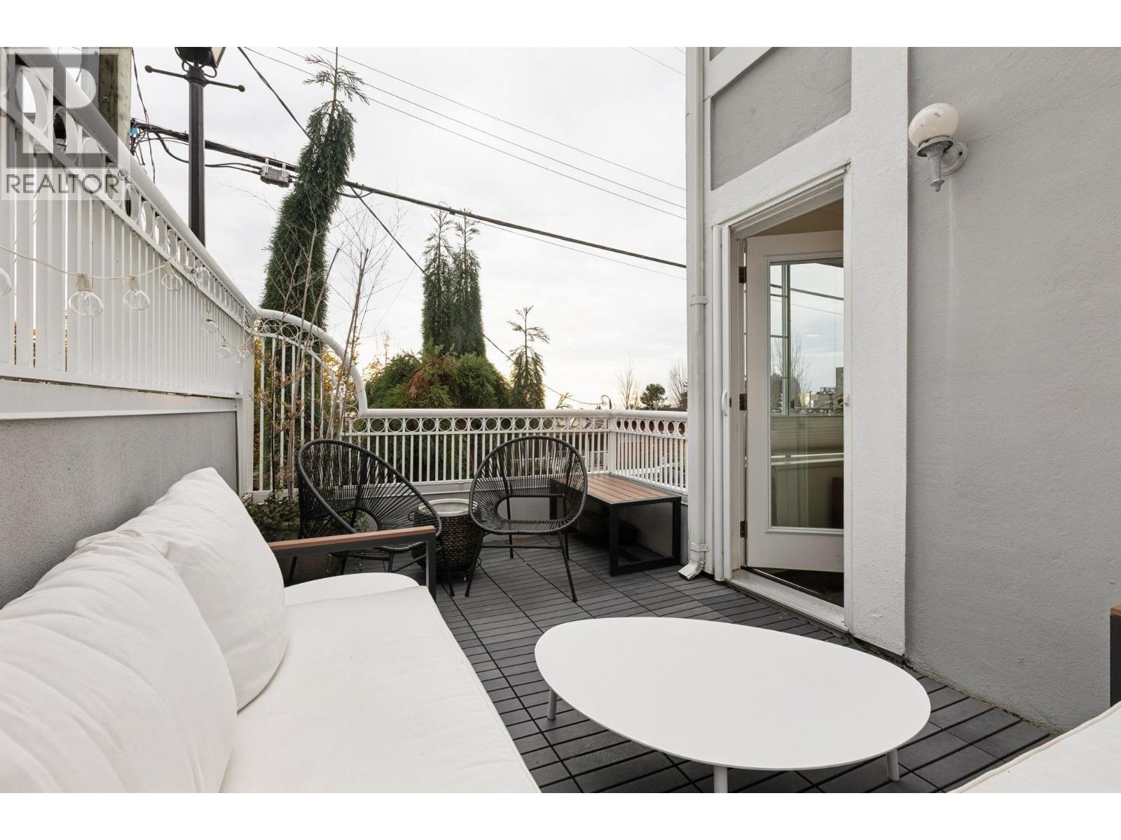 101 2440 HAYWOOD AVENUE, West Vancouver