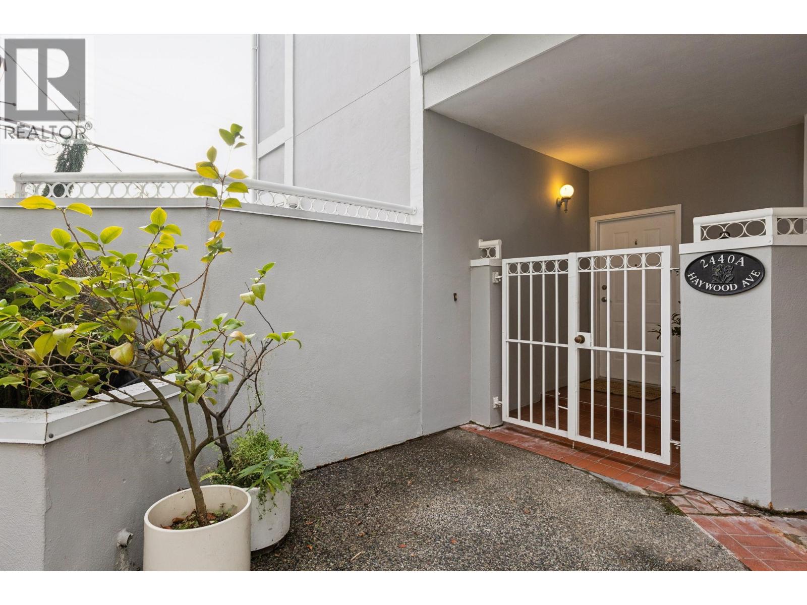 101 2440 HAYWOOD AVENUE, West Vancouver