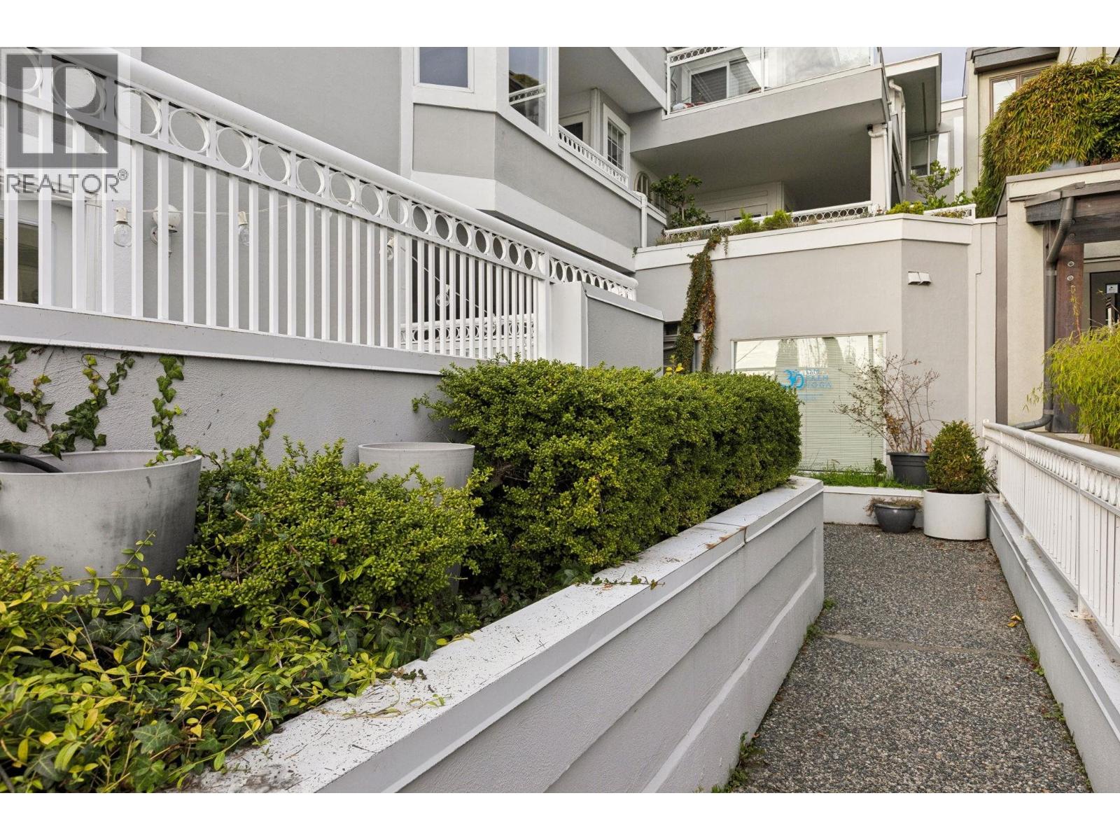 101 2440 HAYWOOD AVENUE, West Vancouver