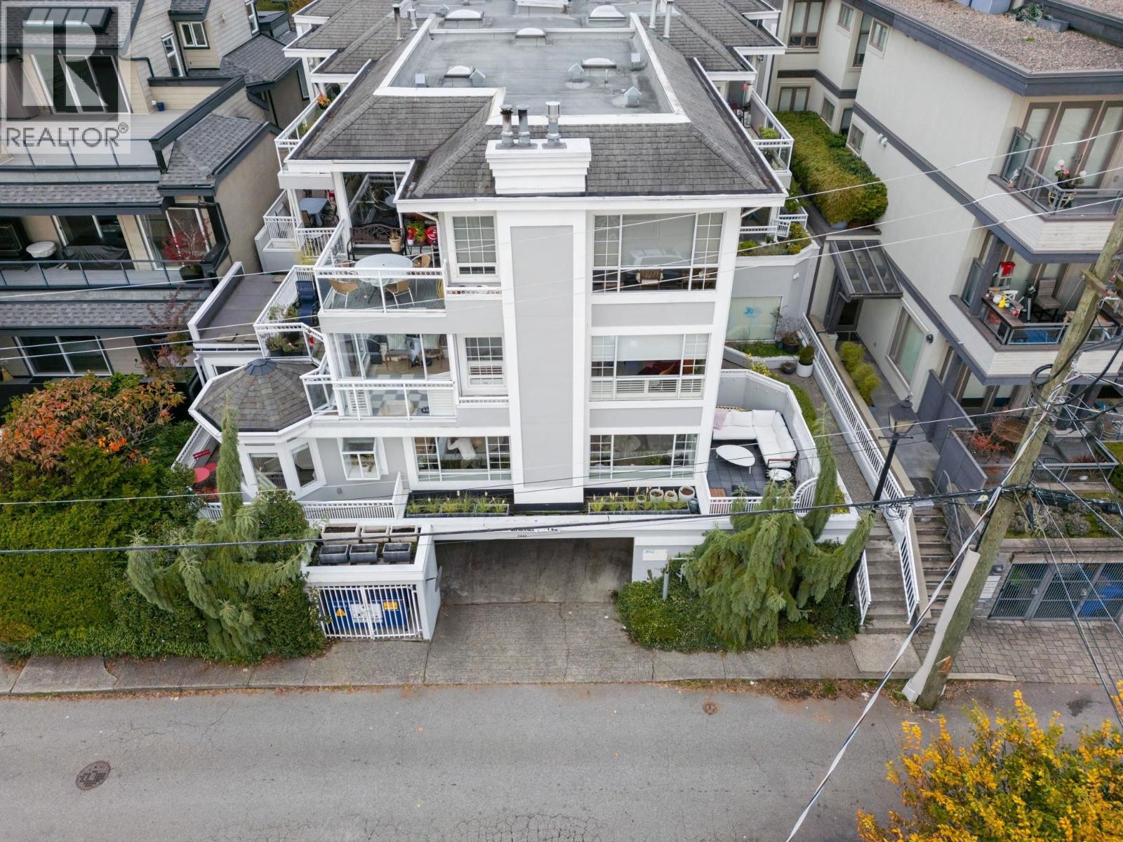101 2440 HAYWOOD AVENUE, West Vancouver