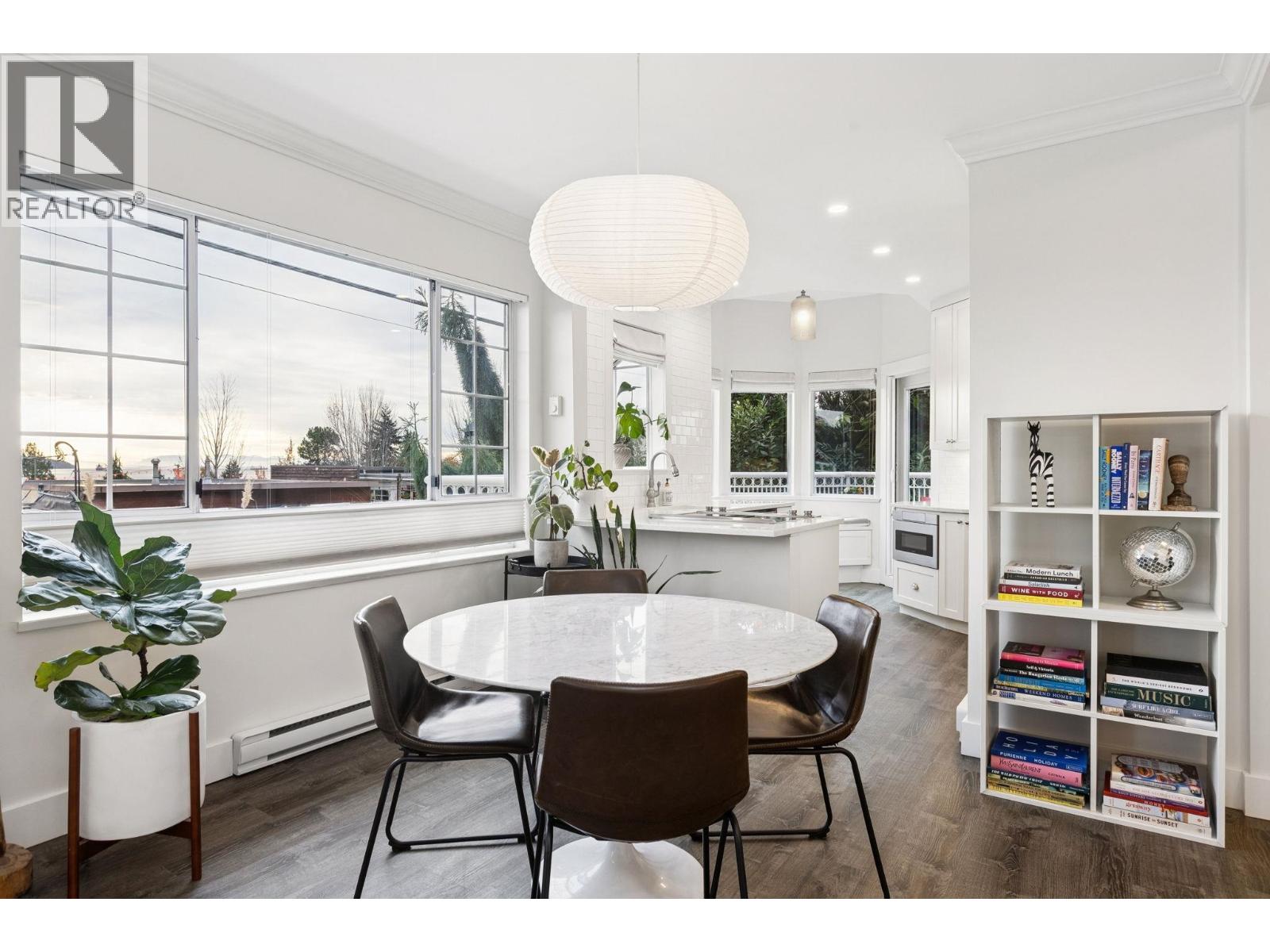 101 2440 HAYWOOD AVENUE, West Vancouver