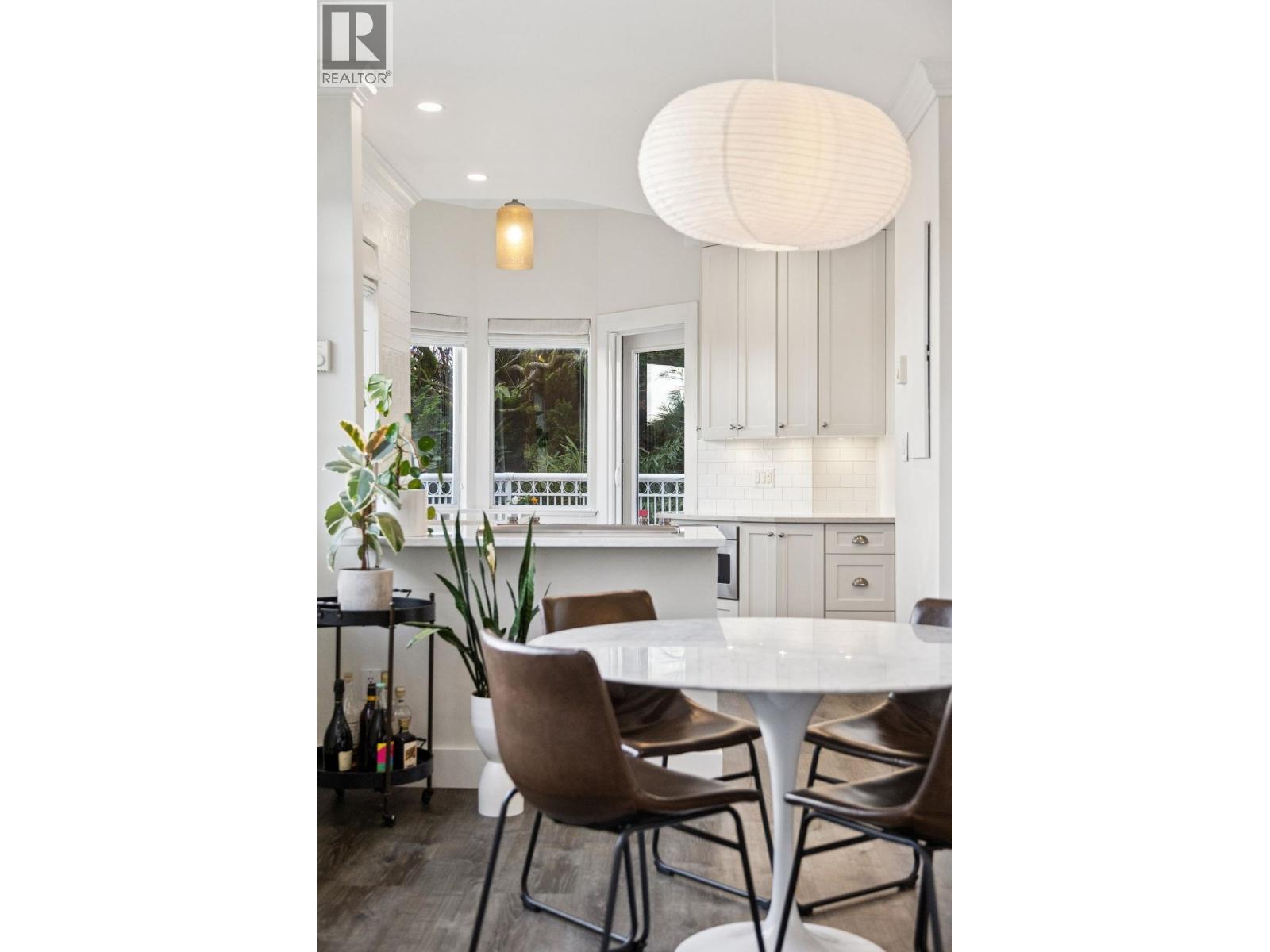 101 2440 HAYWOOD AVENUE, West Vancouver