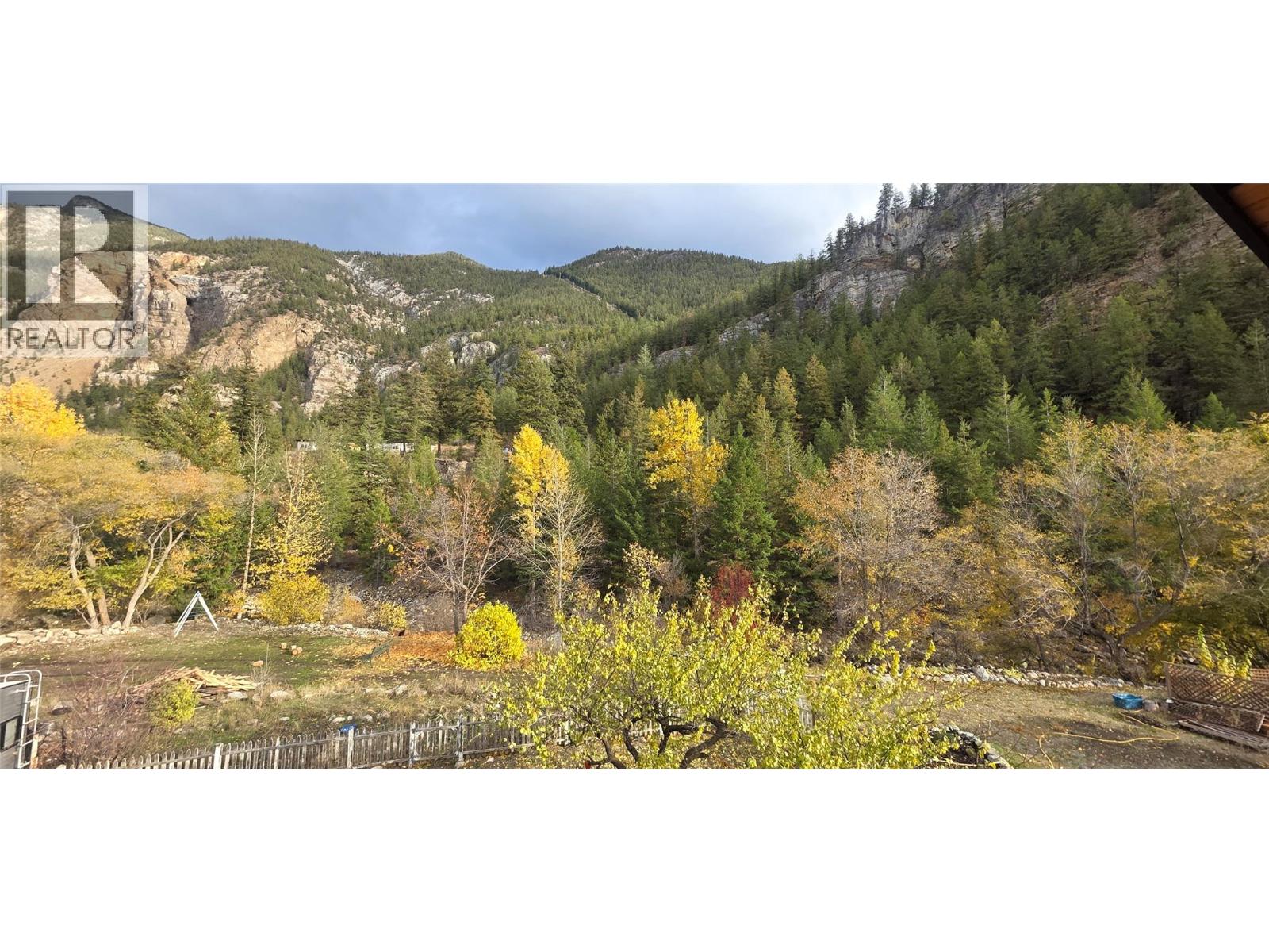 853 Cawston Avenue, Hedley