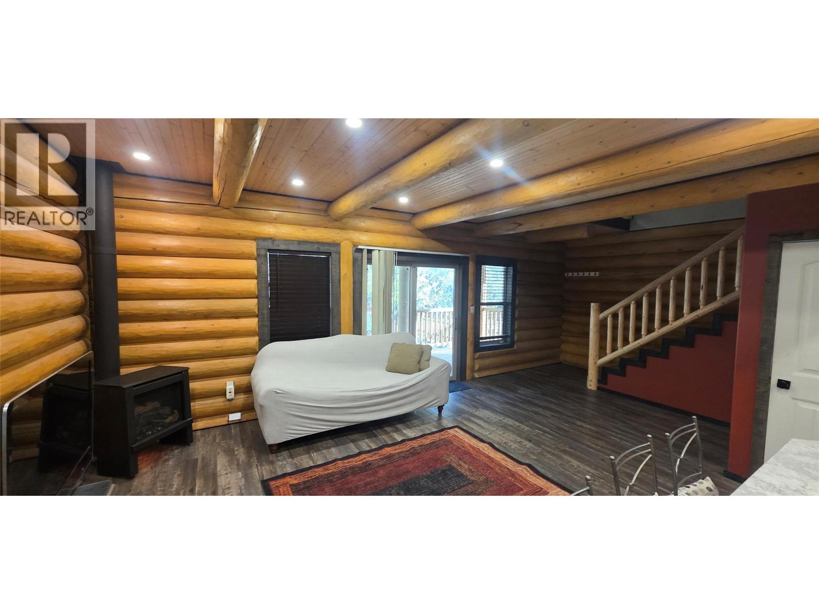 853 Cawston Avenue, Hedley