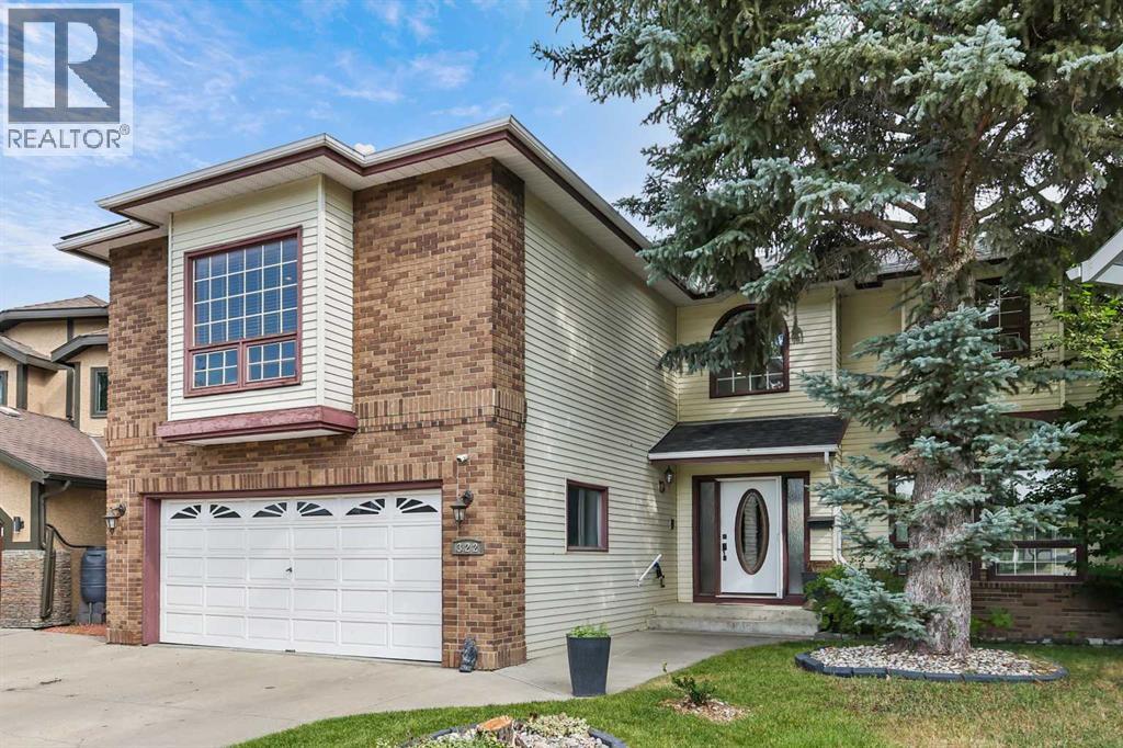 Single Family House for Sale in  Douglas Woods Court SE Douglasdale/Glen Calgary 