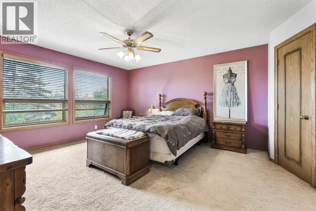 Single Family House for Sale in  Douglas Woods Court SE Douglasdale/Glen Calgary 