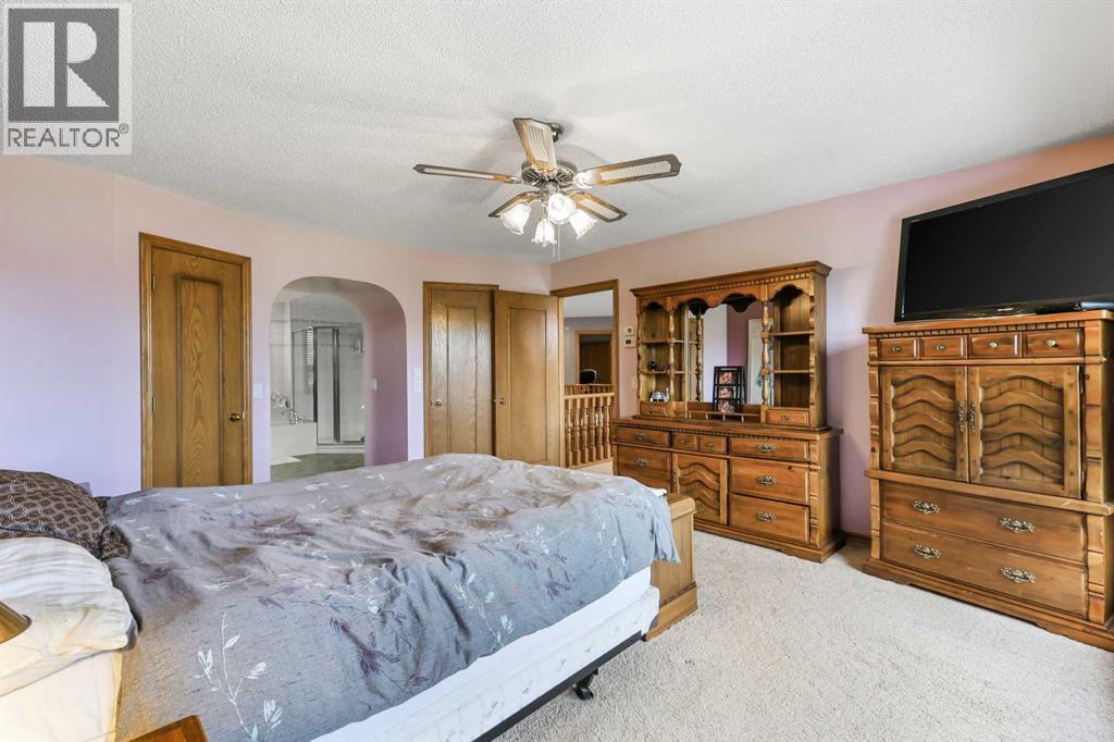 Single Family House for Sale in  Douglas Woods Court SE Douglasdale/Glen Calgary 