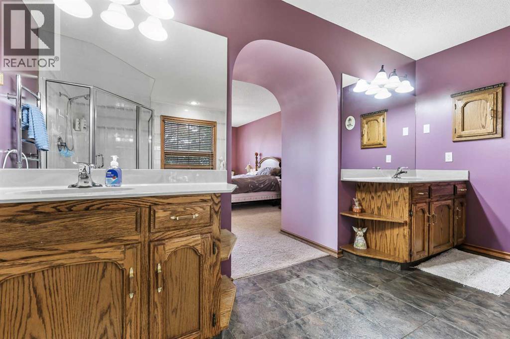 Single Family House for Sale in  Douglas Woods Court SE Douglasdale/Glen Calgary 