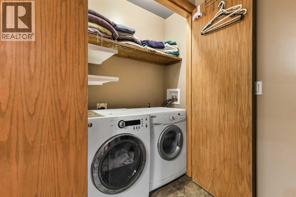 Single Family House for Sale in  Douglas Woods Court SE Douglasdale/Glen Calgary 