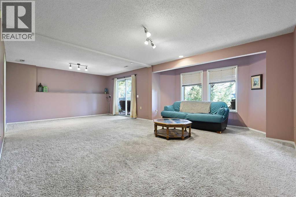 Single Family House for Sale in  Douglas Woods Court SE Douglasdale/Glen Calgary 