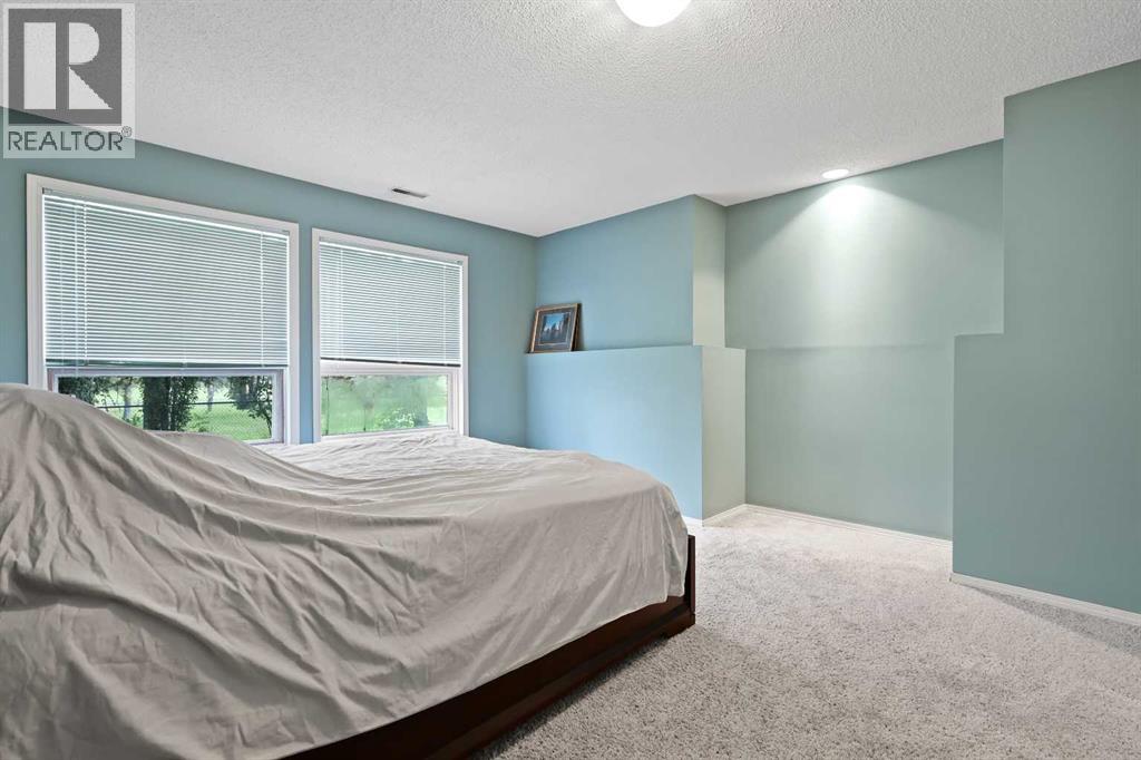 Single Family House for Sale in  Douglas Woods Court SE Douglasdale/Glen Calgary 