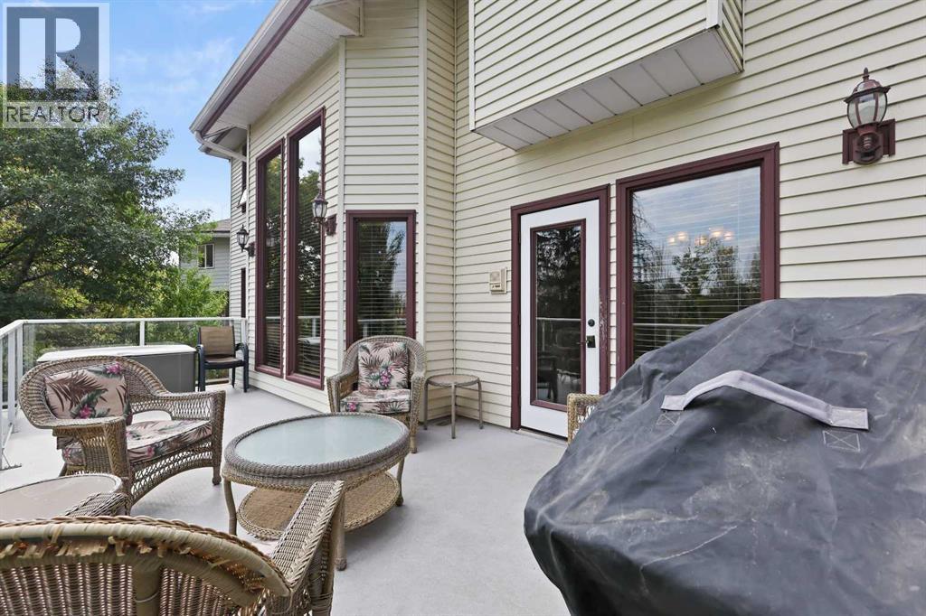 Single Family House for Sale in  Douglas Woods Court SE Douglasdale/Glen Calgary 