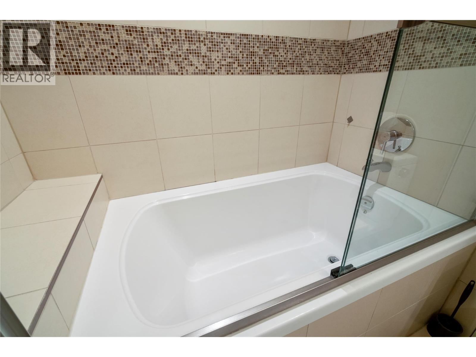 401 326 Mara Lake Lane, Sicamous