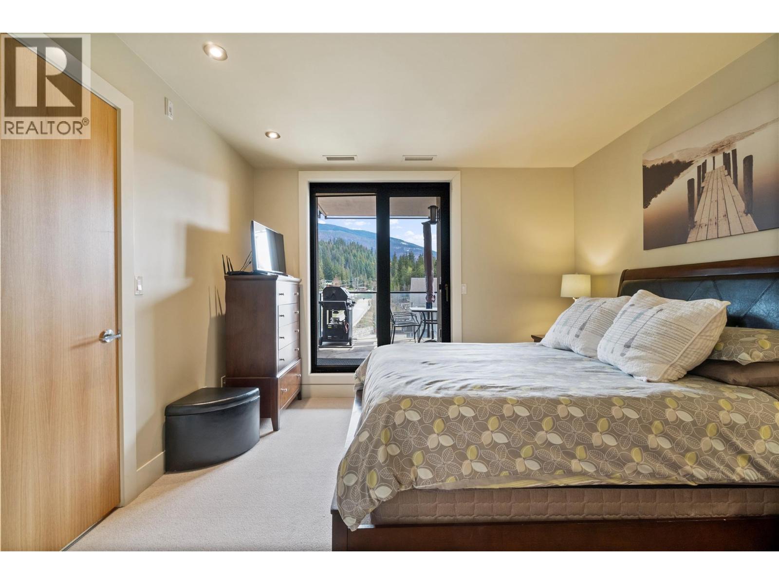 401 326 Mara Lake Lane, Sicamous