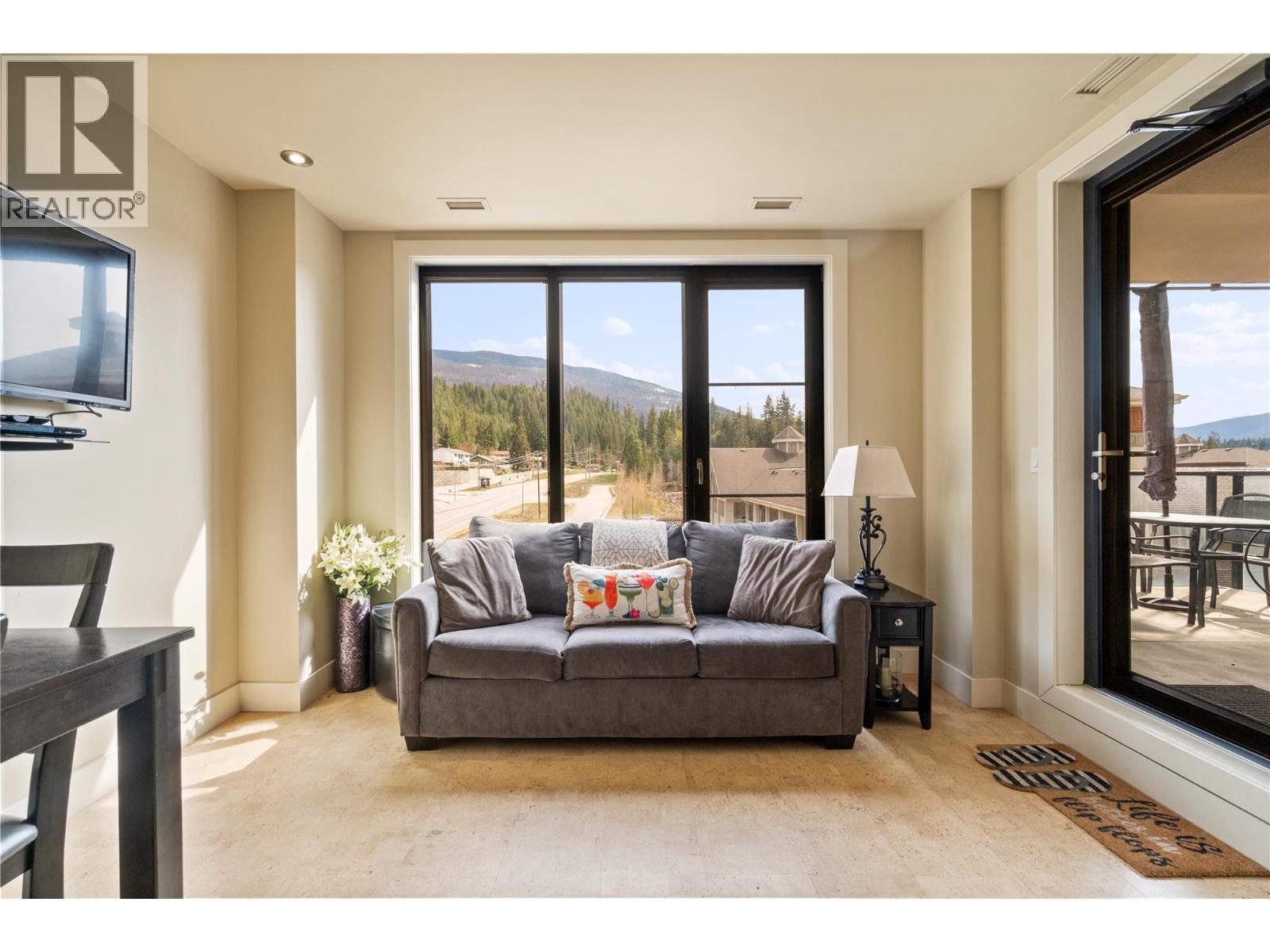 401 326 Mara Lake Lane, Sicamous