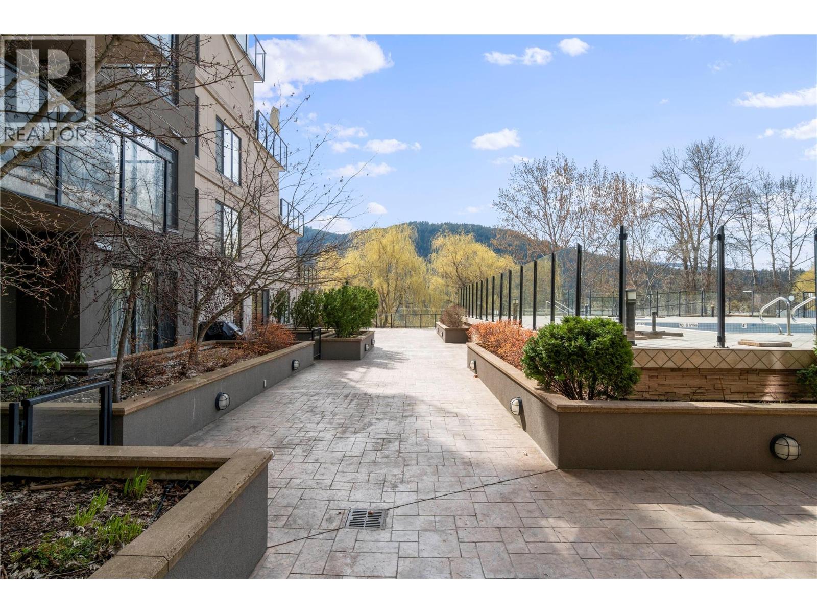 401 326 Mara Lake Lane, Sicamous