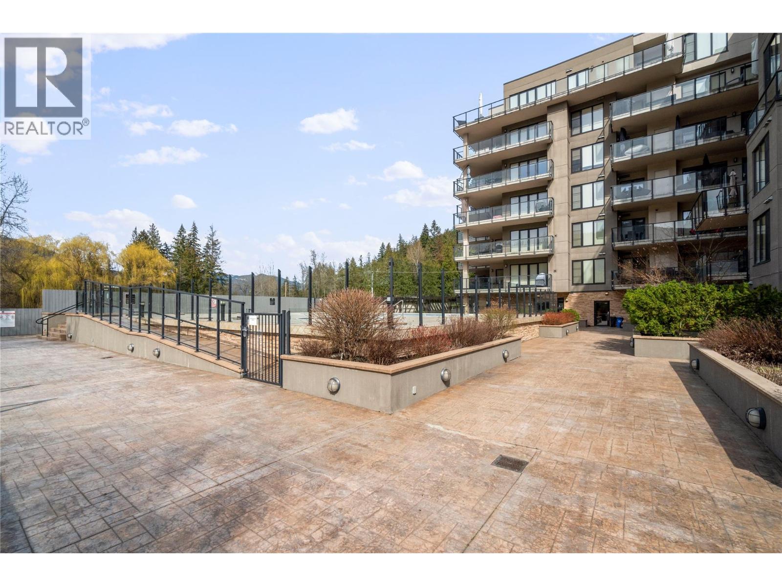 401 326 Mara Lake Lane, Sicamous