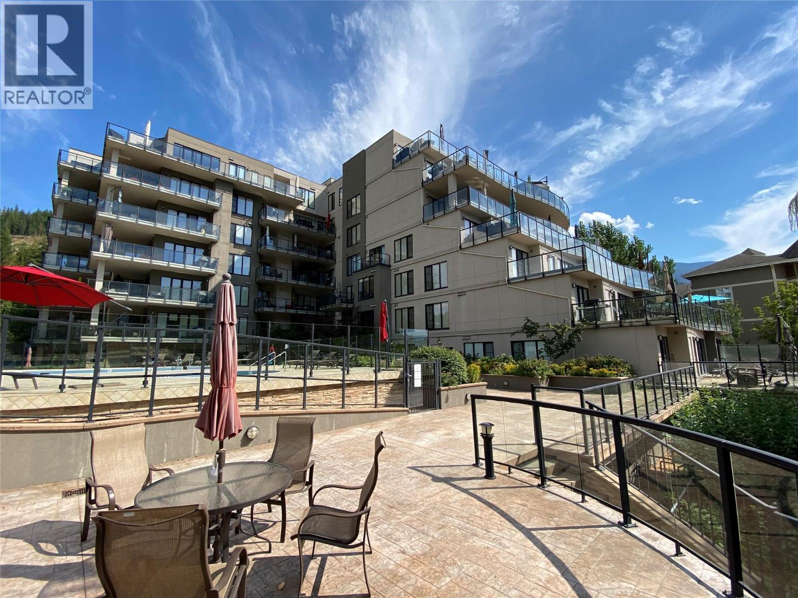 401 326 Mara Lake Lane, Sicamous