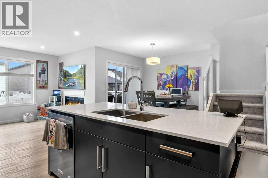 Single Family House for Sale in  Earl Close Evergreen Red Deer 