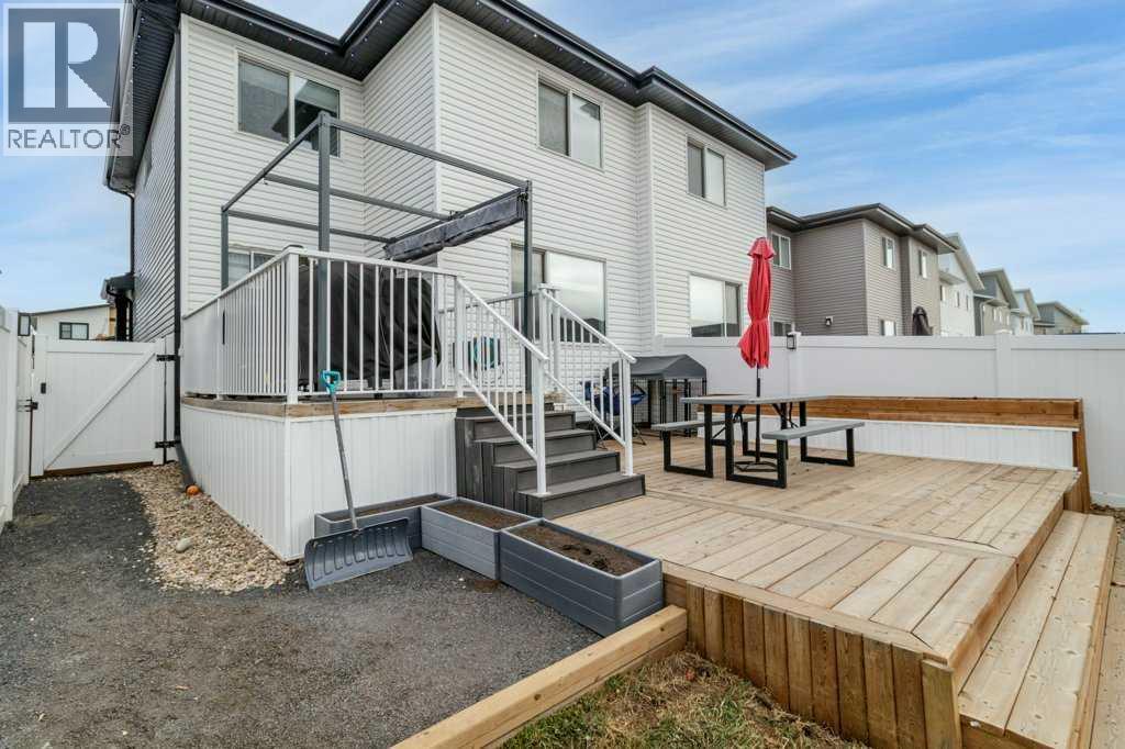 Single Family House for Sale in  Earl Close Evergreen Red Deer 