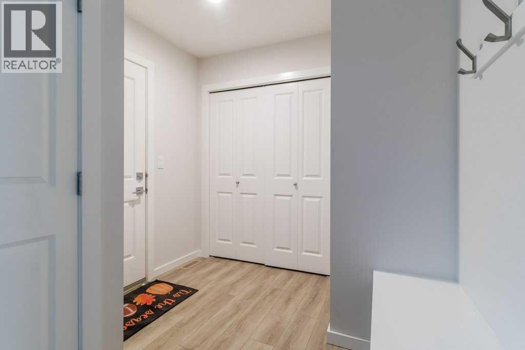 Single Family House for Sale in  Earl Close Evergreen Red Deer 