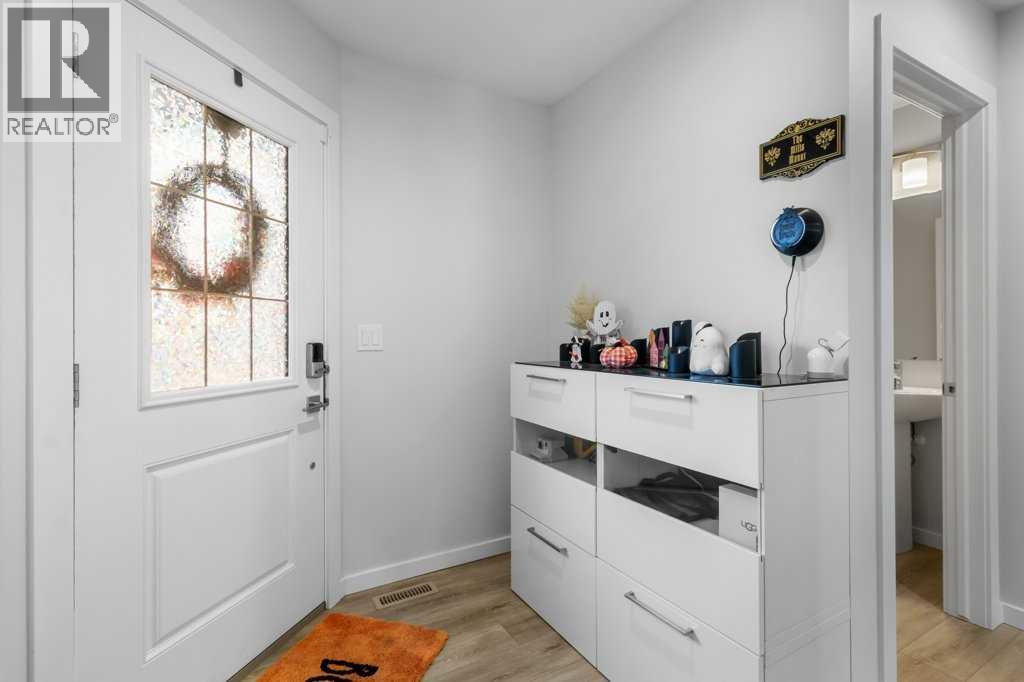 Single Family House for Sale in  Earl Close Evergreen Red Deer 