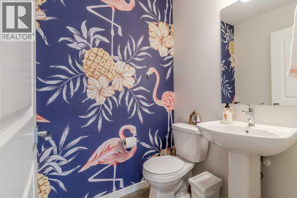 Single Family House for Sale in  Earl Close Evergreen Red Deer 