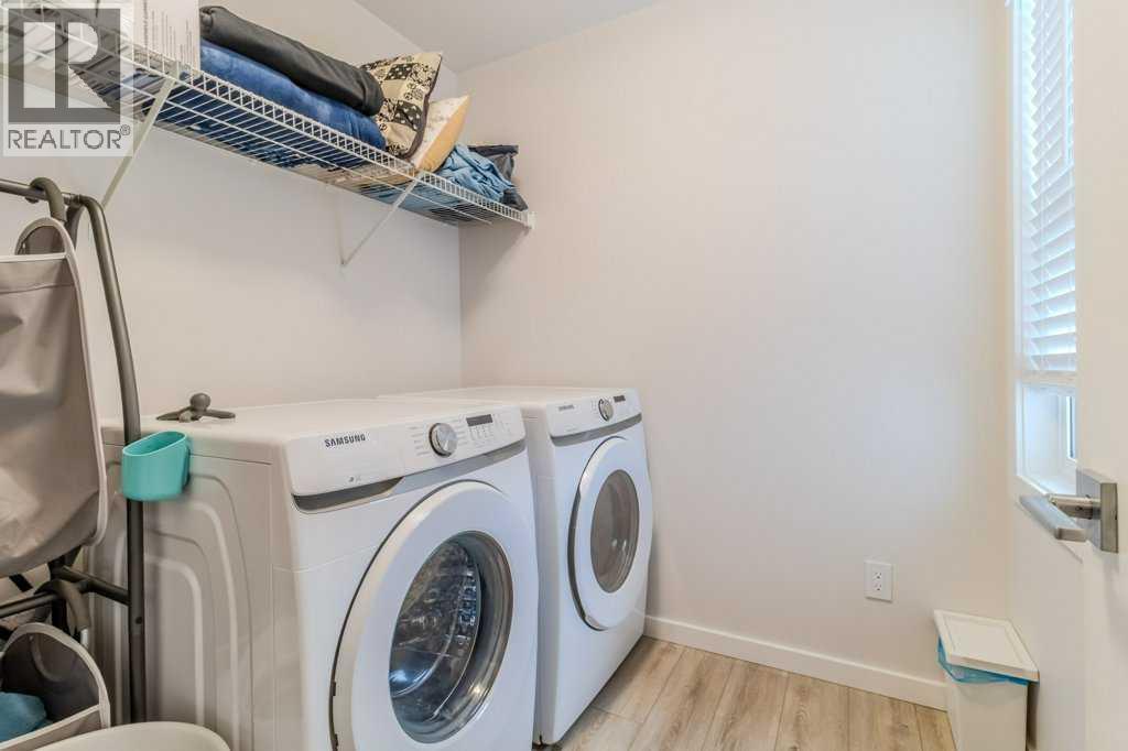 Single Family House for Sale in  Earl Close Evergreen Red Deer 