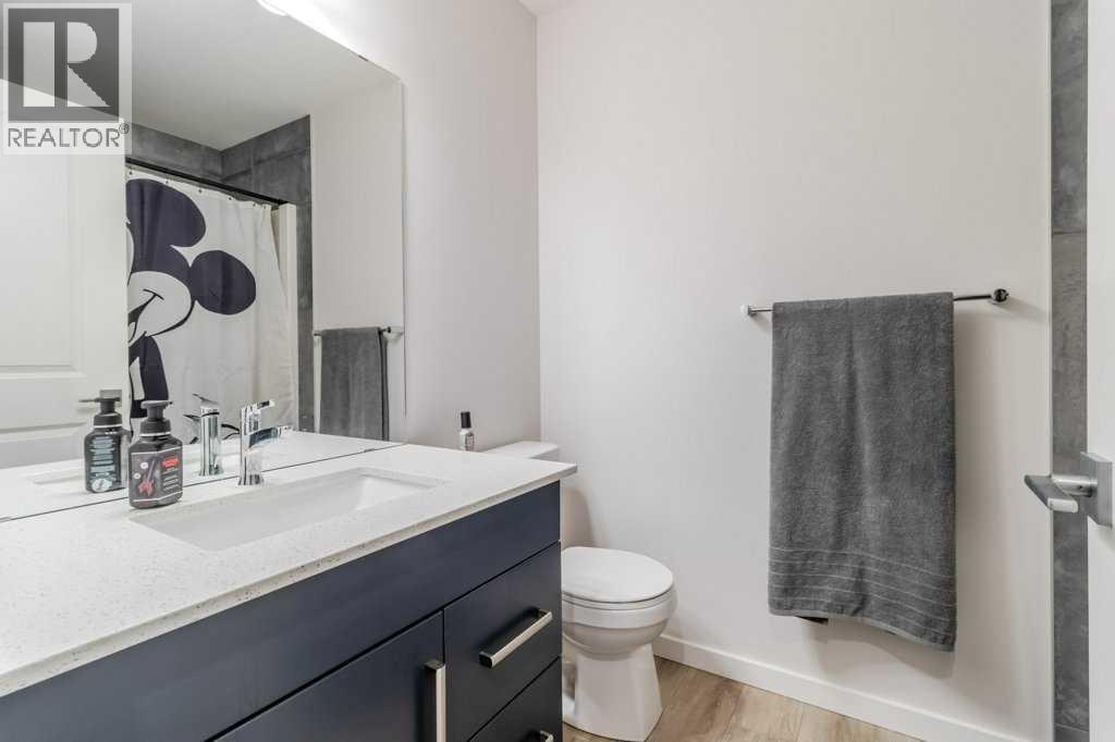 Single Family House for Sale in  Earl Close Evergreen Red Deer 