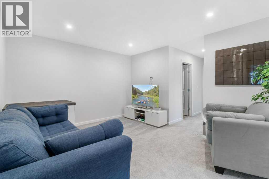 Single Family House for Sale in  Earl Close Evergreen Red Deer 