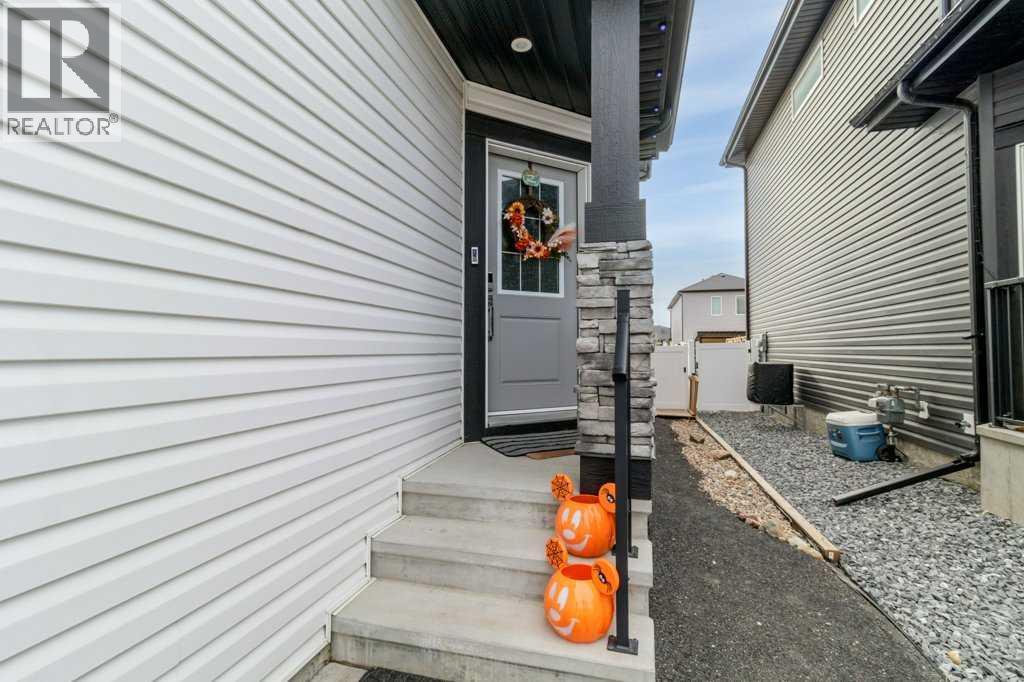 Single Family House for Sale in  Earl Close Evergreen Red Deer 