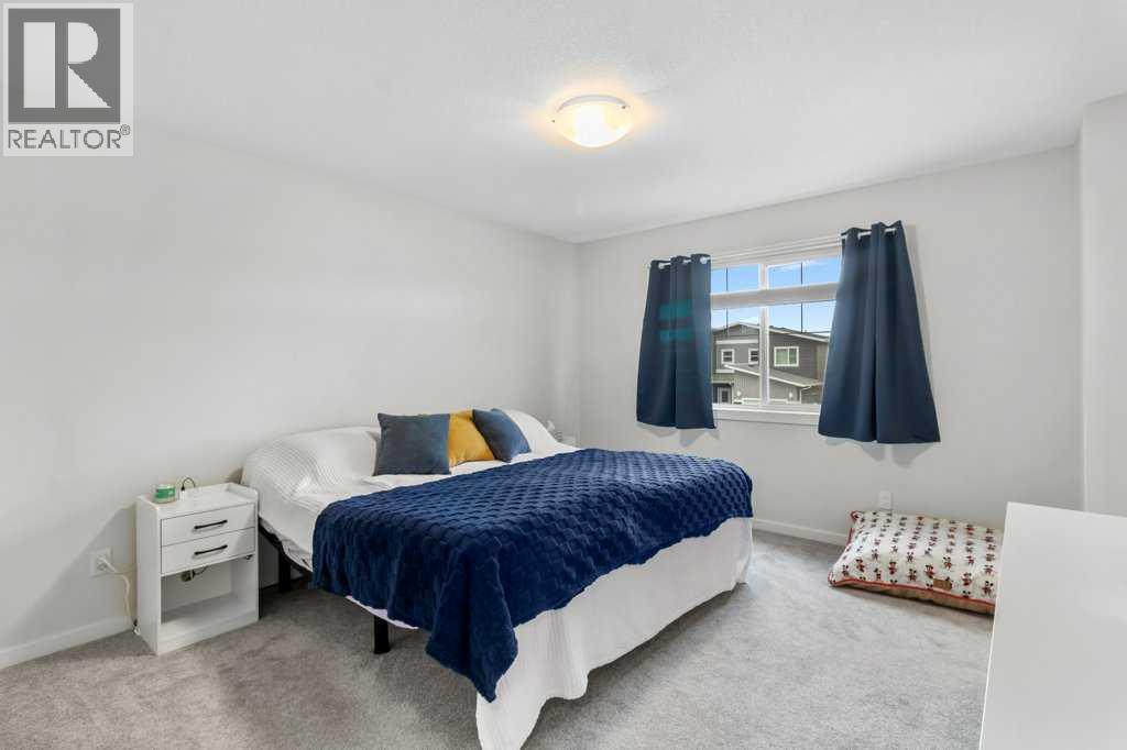 Single Family House for Sale in  Earl Close Evergreen Red Deer 