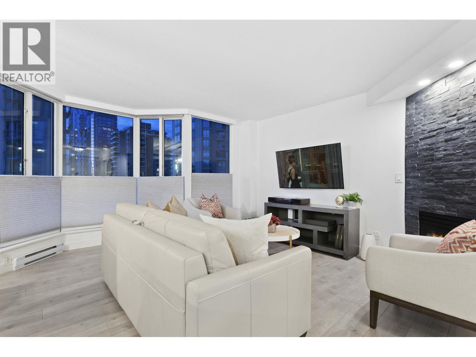 301 789 JERVIS Street - photo 2