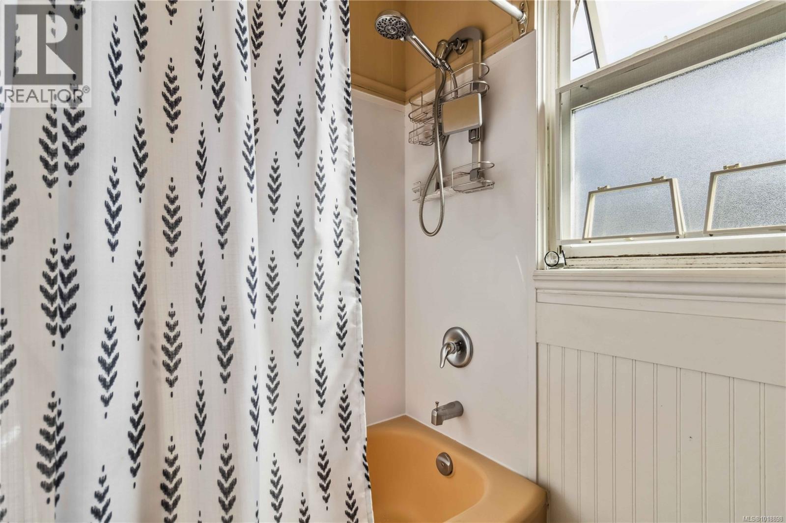 806 Old Esquimalt Rd, Esquimalt