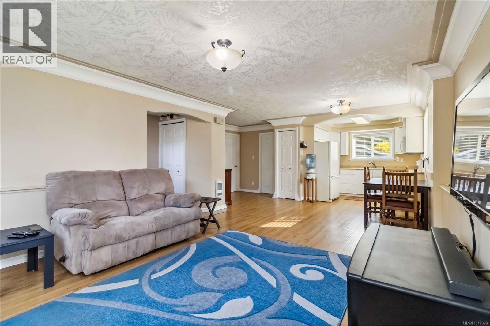 806 Old Esquimalt Rd, Esquimalt